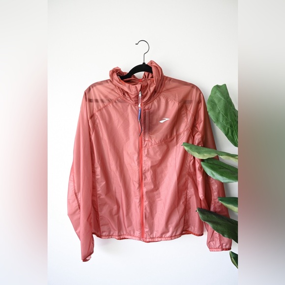 Brooks Running Lightweight Windbreaker- All Altitude - Picture 2 of 9